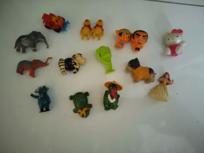 Miniaturas de personagens diversos