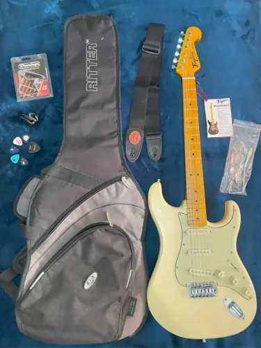 Guitarra Tagima TW Series TG-530 stratocaster de tília vintage white - Kit com Brindes