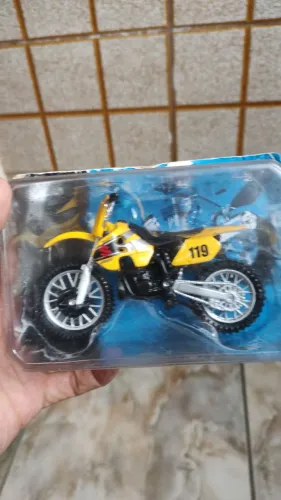 Miniatura de moto Suzuki 250RM Maisto 