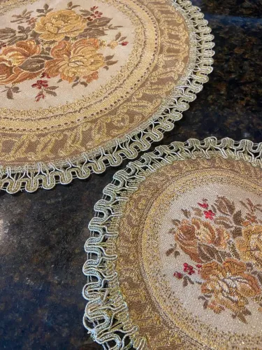 Aparadores de Mesa Decorativos com Bordado Floral