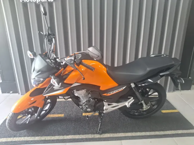 VENDO MOTO TITAN 2025 LARANJA 160