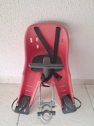Cadeirinha para criança na bicicleta