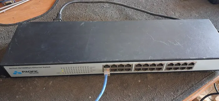 Switch de Rede Pacific Network 24 Portas 10/100Mbps