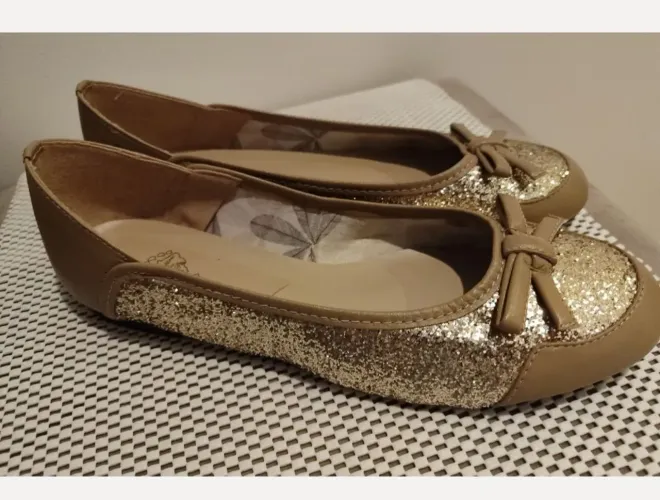 Sapatilhas Douradas com Glitter