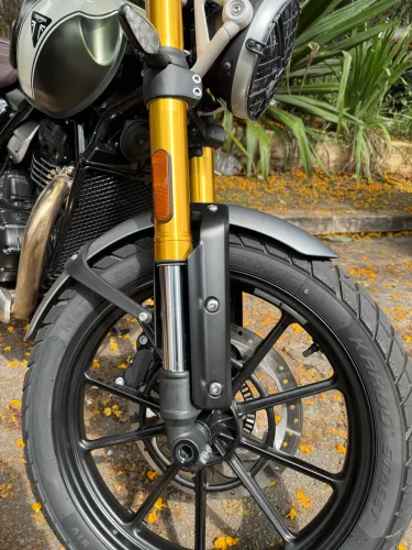 Triumph Scrambler 400 x