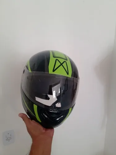 Capacete semi novo