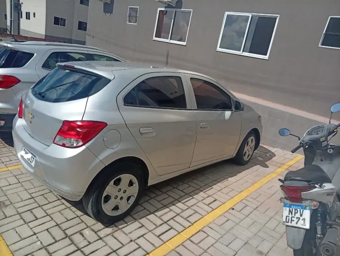 Chevrolet Onix JOY Hatch 1.0 8V Flex Mec. 4P 2017