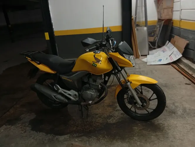 CG Titan 150 2013, sem multas sem sinistros, em meu nome.