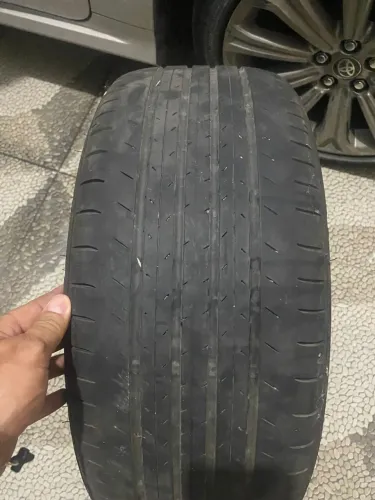 Vendo 2 pneus praticamente novos 400,00 cada