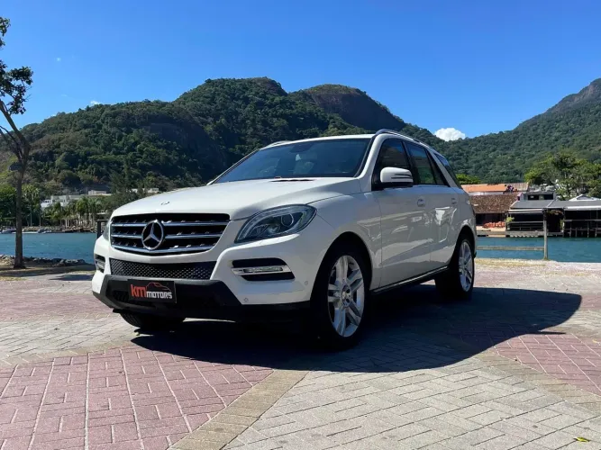 Mercedes-Benz ML-350 Sport CGI 3.5 V6 306cv 4X4 Aut. 2013