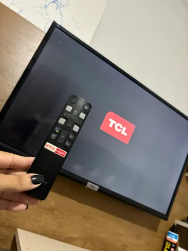 Smart TV TCL 32 polegadas com suporte 