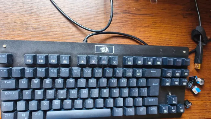Teclado mecânico Redragon Dark Avengers RGB K568RGB-2