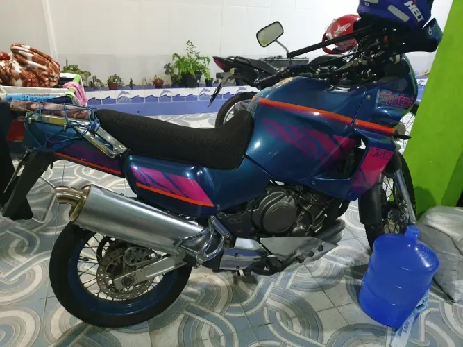 Super tenere 750 cilindradas 