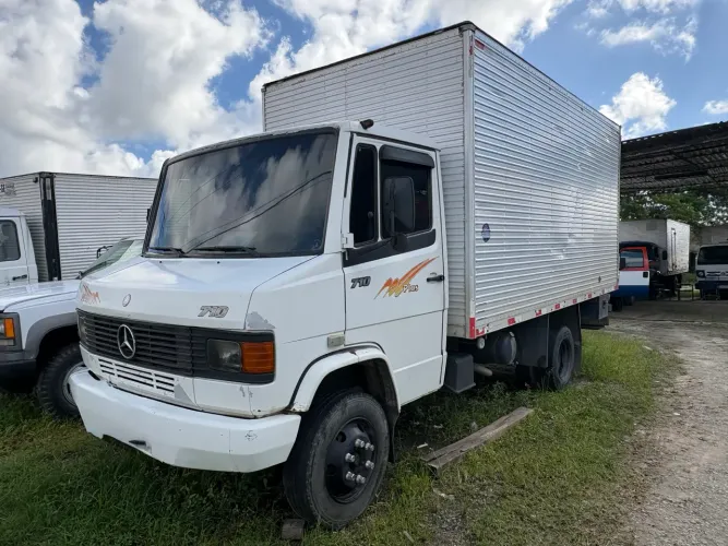 Mb 710 ano 2001 baú