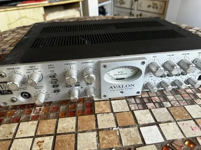 preamp compressor equalizador avalon sp737vt