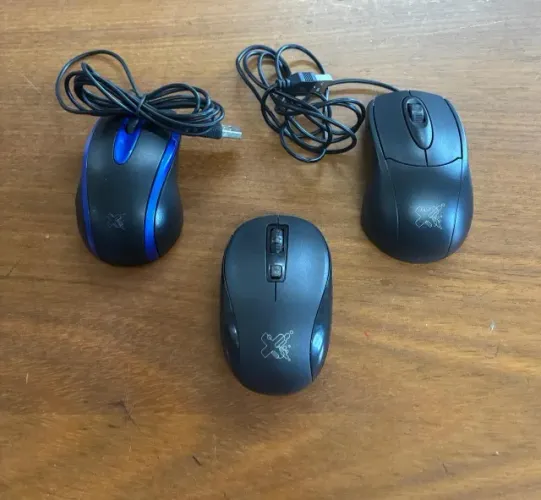 kit mouse 2 com fio e um sem fio semi novo