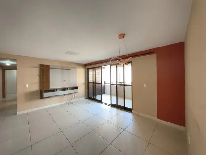 Aluguel de Apartamento com 3 Quartos no Altiplano