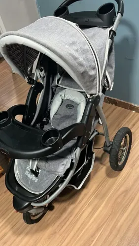 Carrinho e bebê conforto