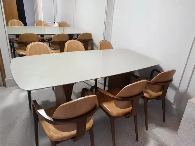 Mesa de jantar com tampo de vidro + 6 cadeiras - Excelente Estado.