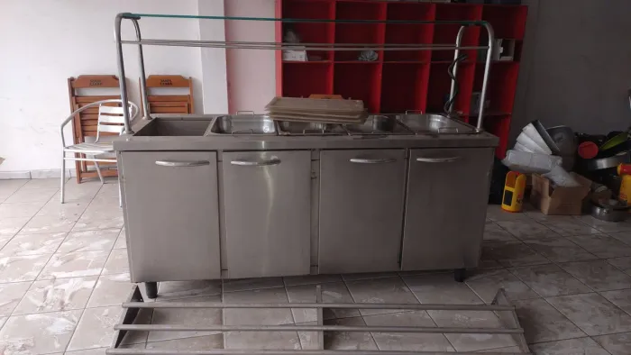 Self service 5 cubas total inox 304, com portas embaixo.