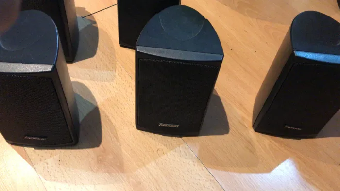 5 caixas pioneer para Home theater de 100 watts casa