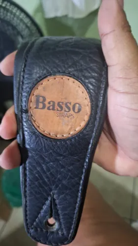 Correia para violão ou Guitarra em Couro em perfeito estado, pouquíssimo usado Vintage