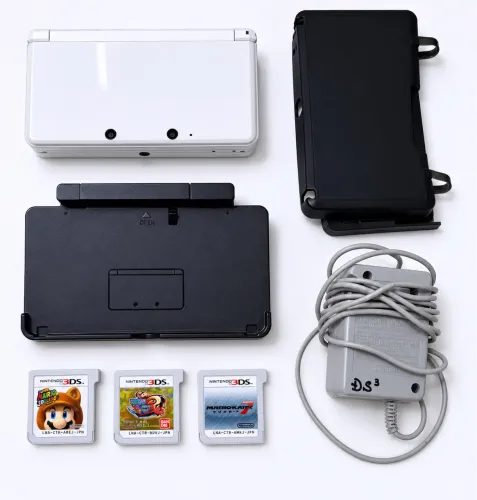 Nintendo 3ds Branco White Japonês Com 3 Jogos- Envio Olx Pay