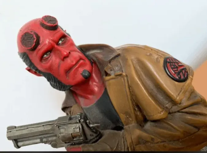 Estátua hellboy sideshow