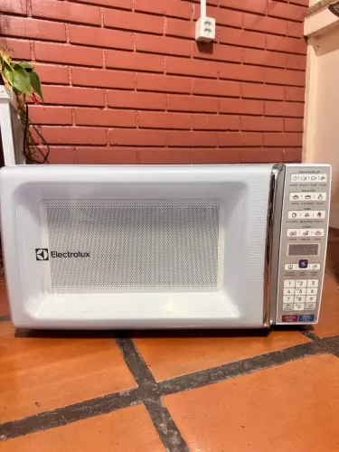 Microondas eletrolux 34L funcionando