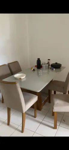 Mesa com 6 cadeiras pouco tempo de uso!