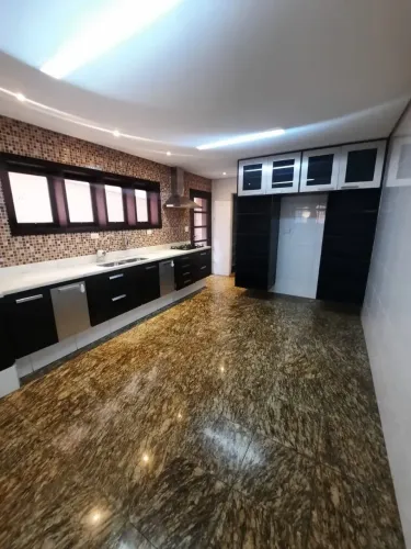 Venda ou locação de casa com 3 suítes bem localizada . Alphaville 4. C / piscina e 4 vaga