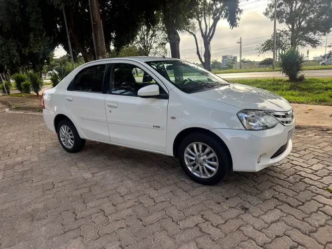 Toyota Etios XLS Sedan 1.5 Flex 16V 4P Mec. 2014