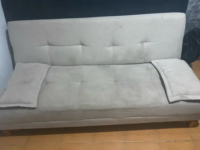 Sofá cama na cor creme