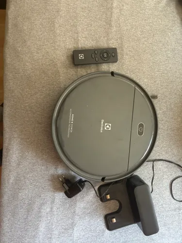 Robô Aspirador Electrolux Home-e Power com Base e Controle Remoto