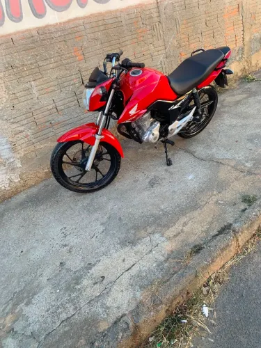 Moto top pra você que deseja realizar o seu sonho. Toda original pouco rodada
