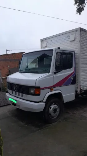 Caminhão Mercedes Benz