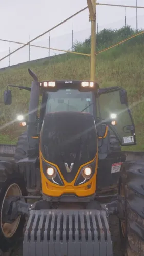 Trator Valtra 224 220cv ano 2024 apenas 706 horas trabalhadas
