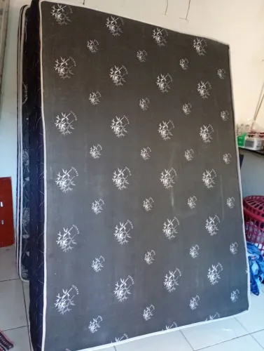 Cama box super conservada cama: pérola negra *