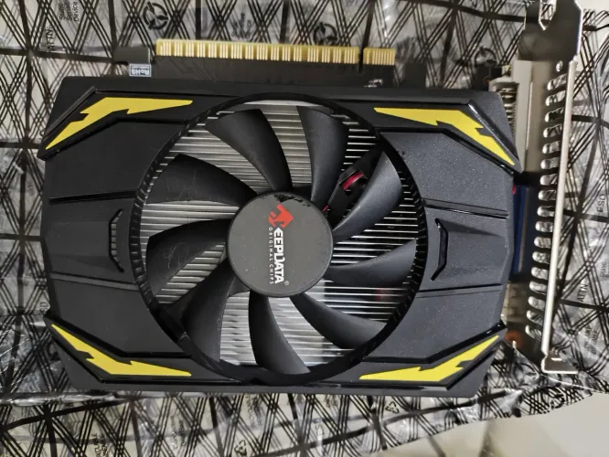 Placa de video GFORCE GT 740
