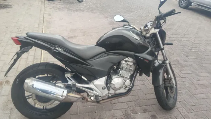 Cb 300R impecável!