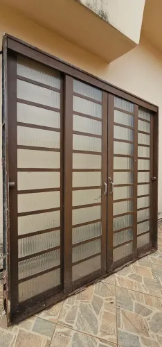 Porta Balcão 2.00 x 2.10 em aço com vidros ( usada )