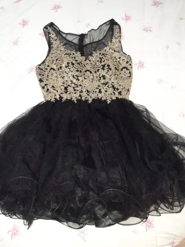 Vendo para debutante R$ 400,00 o verde e 300,00 o preto com dourado.