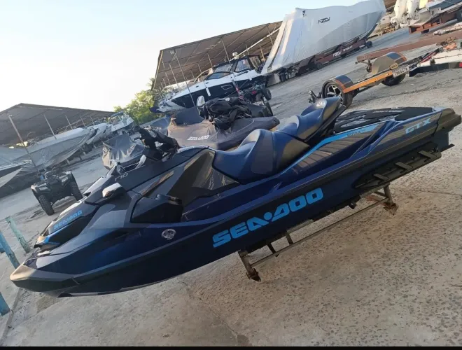 Jet ski sea doo gtx