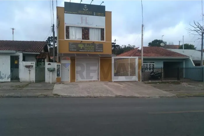 Casa Residencial e Comercial em São José dos Pinhais com Ponto Comercial