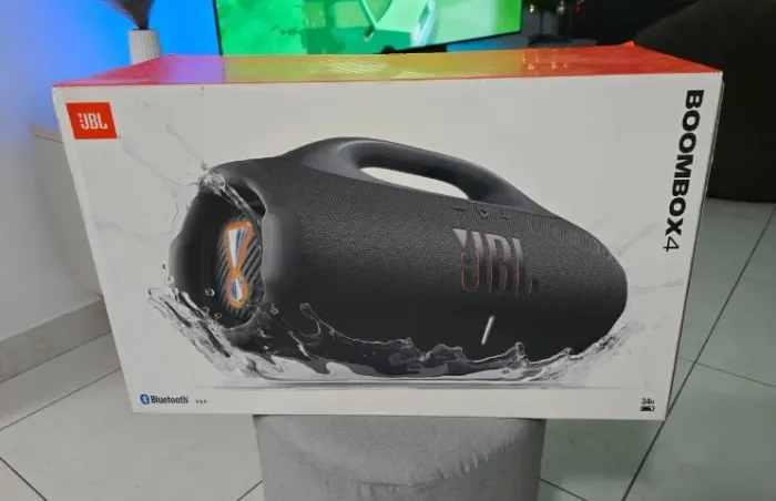 Caixa de Som Boombox 4 Bluetooth À Prova D'água JBL, Preta - Nova!