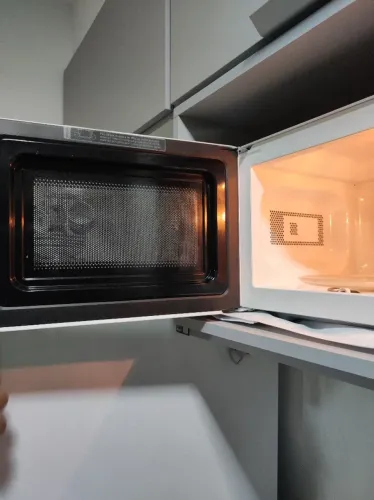 Microondas 20 litros da Midea novo 