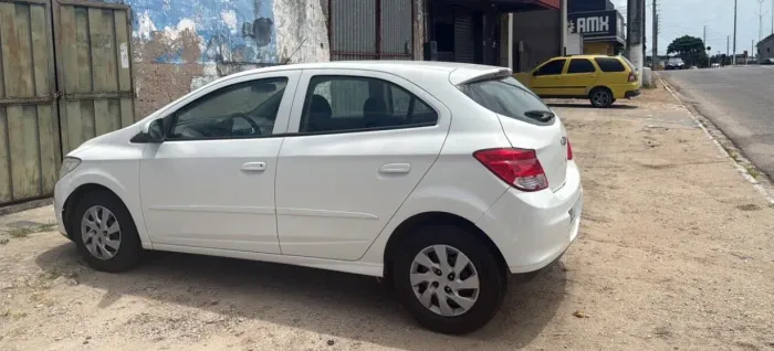 Chevrolet Onix Hatch LT 1.0 8V Flex Power Mec. 4P 2013