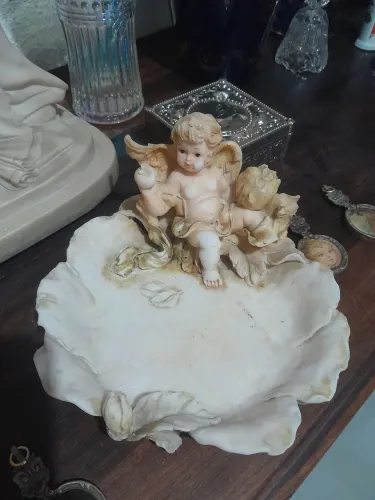 Antiga saboneteira em resina