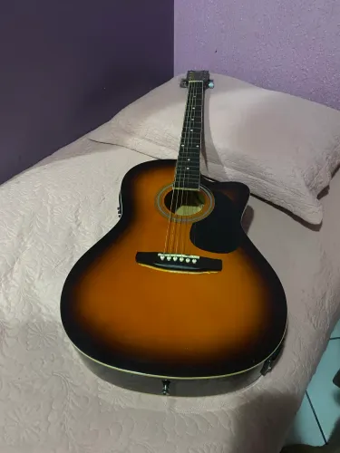 Vendo este violão