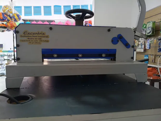 Guilhotina Semi Industrial Excêntrico EX330